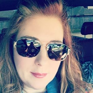 Meet your Posher, Christel